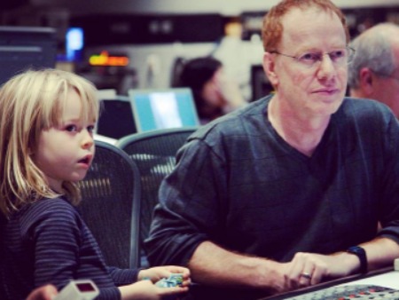 Oliver Elfman with his father Danny Elfman in the set of Alice.